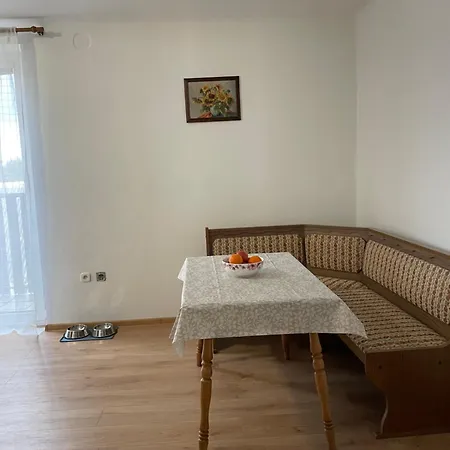 Apartment Matejovec 6 *